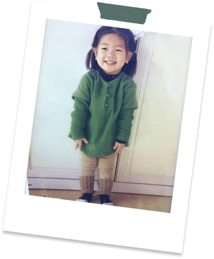 A childhood photo of Dahyun