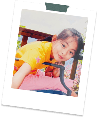 A childhood photo of Tzuyu